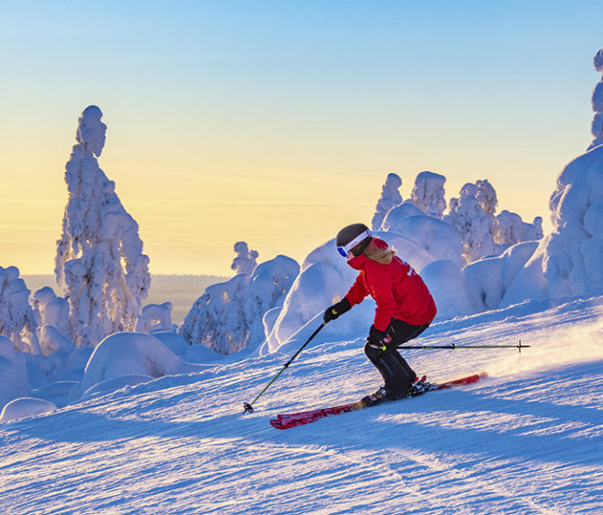 Kahden tunturin Saariselkä on Suomen pohjoisin laskettelukeskus.