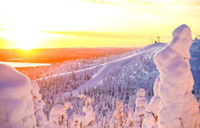 Maston alueen uusi kahdeksan hengen tuolihissi nostaa laskijat mäen päälle alle kahdessa minuuttissa.