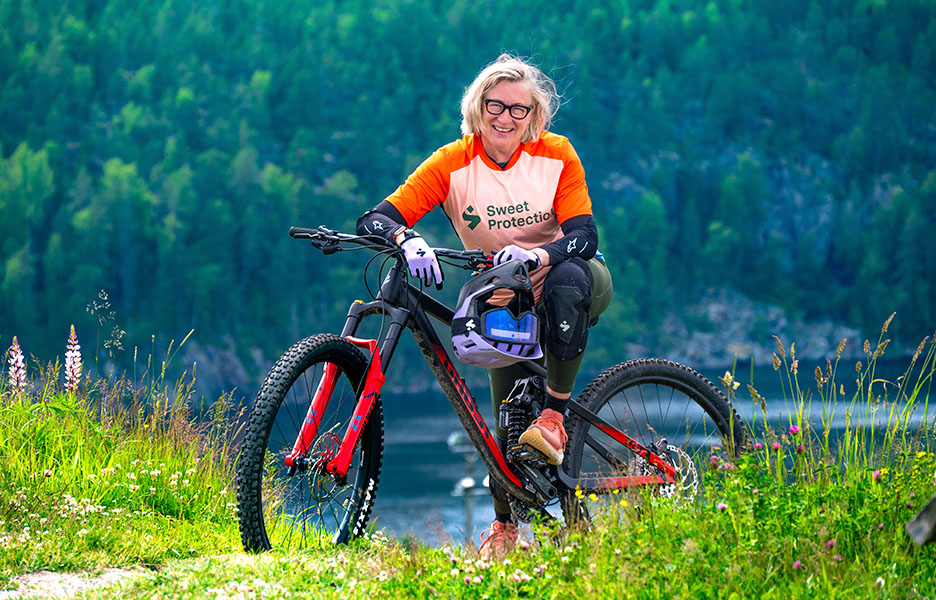 Alamäkipyöräily on tempaissut Katja Ståhlin mukaansa. Varsinaisia tavoitteita laji ei kuitenkaan Katjalle aseta. ”Haluan vain nauttia ja vetää mäessä hyvällä fiiliksellä.”
