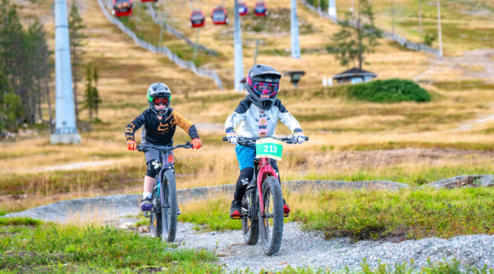 Ylläksen bike parkissa näkyy ammattitaito, tyyli ja laatu, ja sen takia keskus pääsi nostamaan Vuoden Bike Park 2024 -palkinnon.