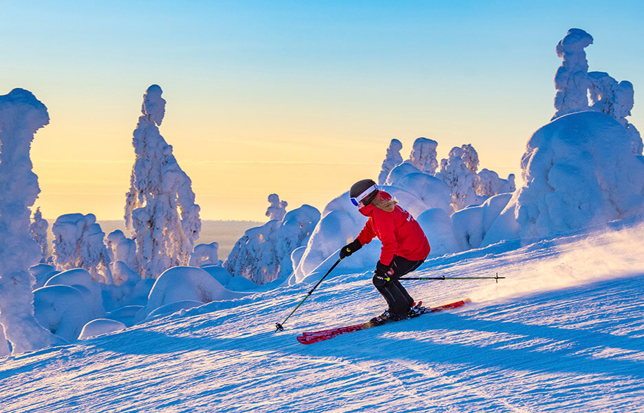 Kahden tunturin Saariselkä on Suomen pohjoisin laskettelukeskus.
