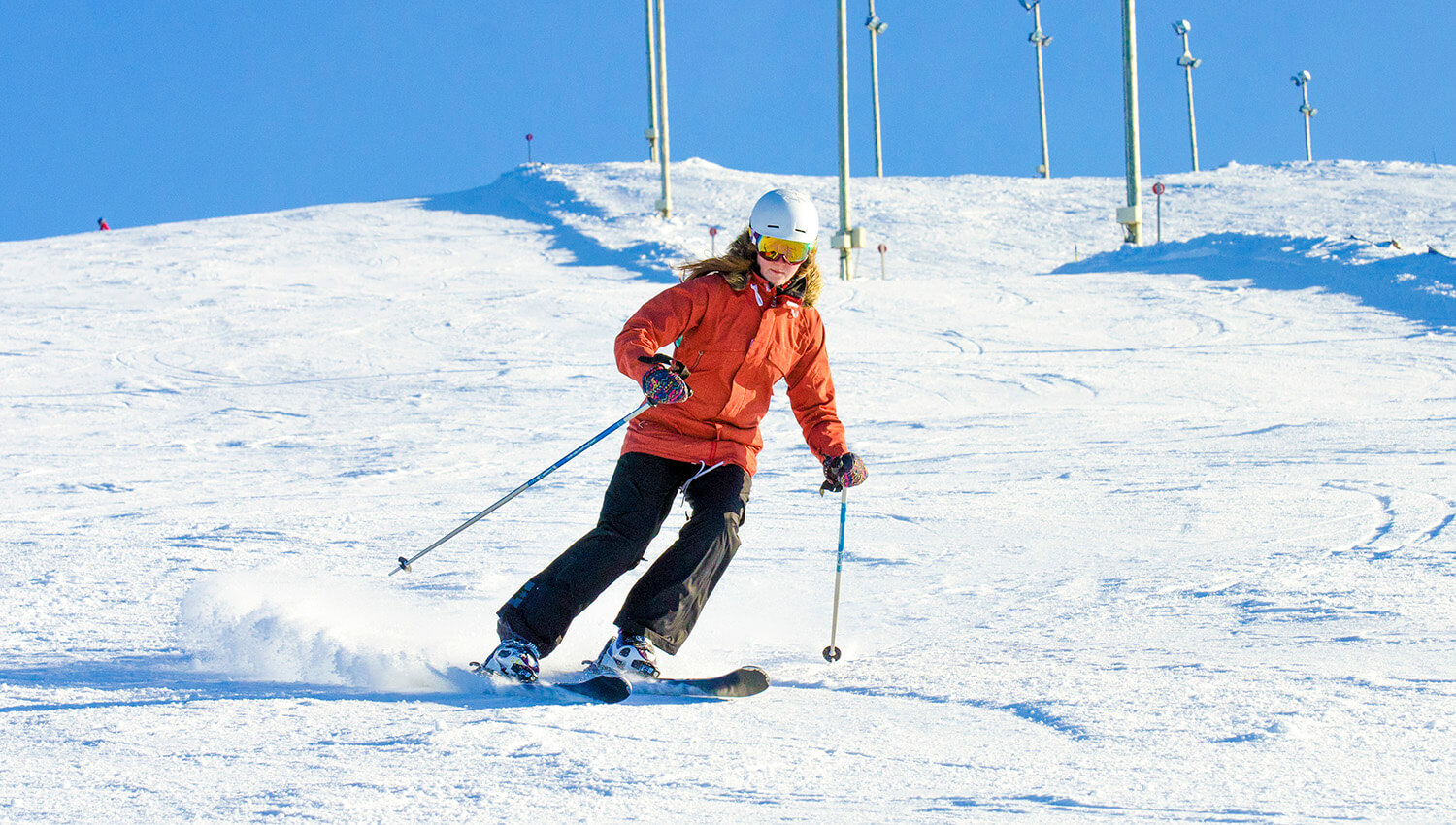 Jos edellisestä laskettelukerrasta on aikaa, kannattaa aloittaa hiihtokeskuksen helpoimmissa rinteissä. Herättele lihaksissa piilevät taidot ja pian huomaat, että sinähän osaat!