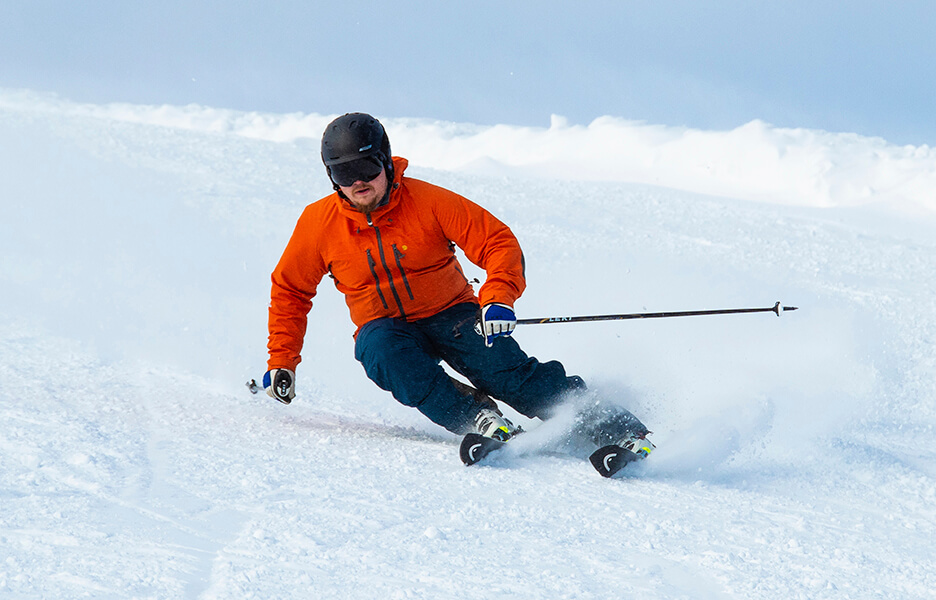 Hiihtopäiviin saa enemmän laadukkaita tunteja, kun kunto on kohdillaan. Kuvassa Jere kotirinteillään Ylläksellä.